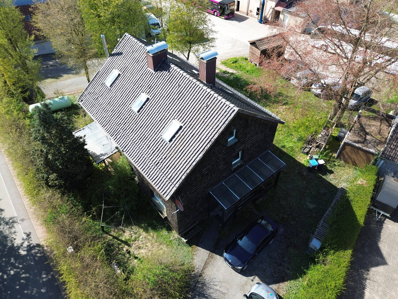 Ihre Chance: Dreifamilienhaus mit Garten, Balkon & zwei freien Wohnungen, 31840 Hessisch Oldendorf