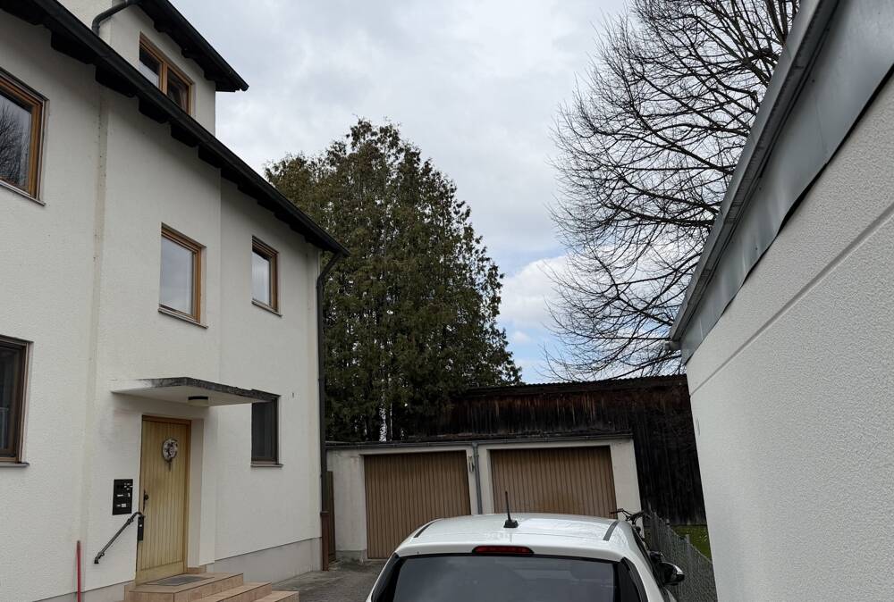 Doppelhaushälfte in Landshut-West – aufgeteilt in drei Eigentumswohnungen, 84034 Landshut (Münchnerau Nikola West)