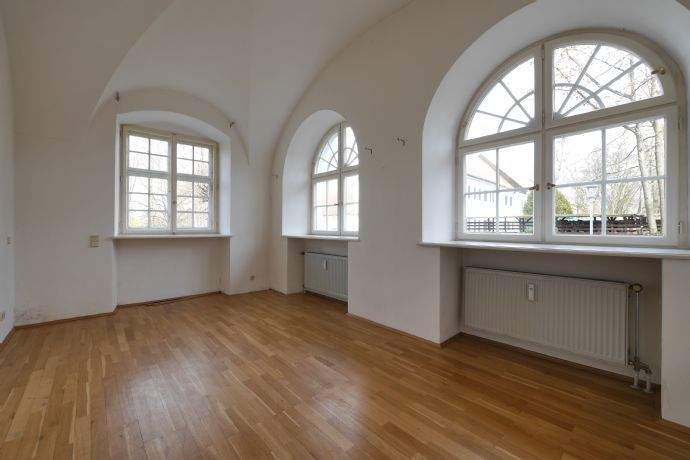 ETW mit Pool im Schloss Weyhern, nur 30 km von München!, 80331 München (Altstadt-Lehel Ludwigsvorstadt-Isarvorstadt)