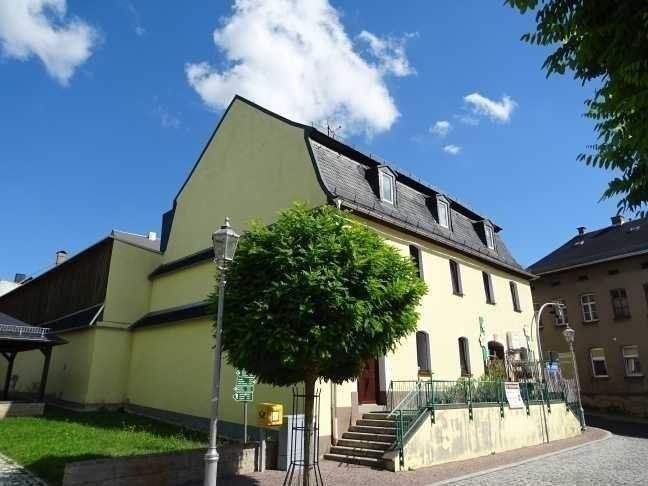 Großzügiges, vermietetes Wohn- und Geschäftshaus in zentraler Lage von Auma zu verkaufen, 7955 Auma-Weidatal