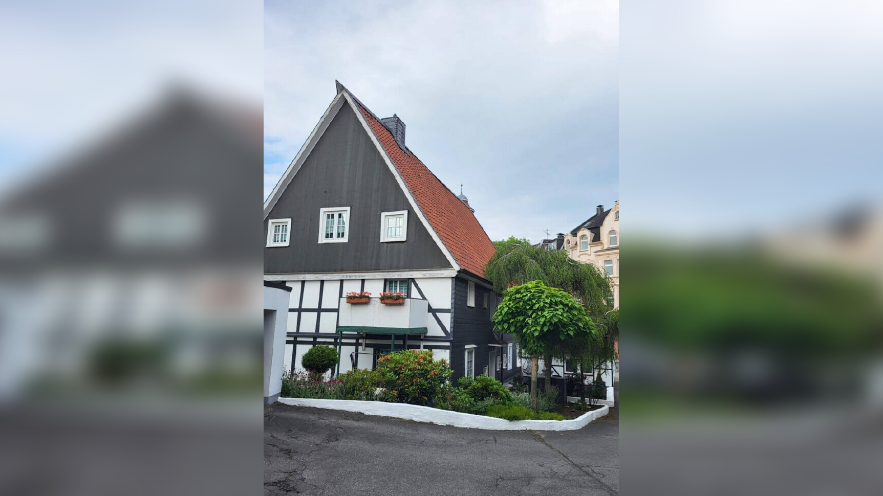 Solides Immobilienensemble – 2 Mehrfamilienhäuser & 1 Einfamilienhaus in guter Lage, 42389 Wuppertal (Langerfeld)