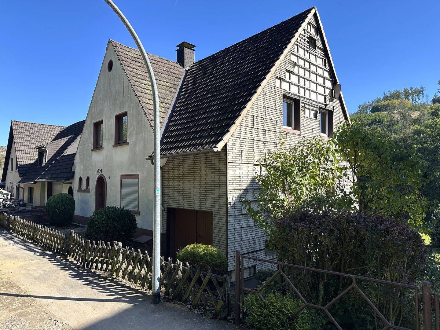 REDUZIERT!!! Zweifamilienhaus mit tollen Grundstück in ländlicher Lage von Halver, 58553 Halver