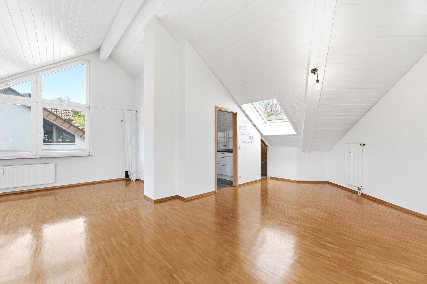 Exklusive Dachgeschosswohnung mit großer Dachterrasse und Weitblick im Dachswald – 70569 Stuttgart – Vorschaubild 3