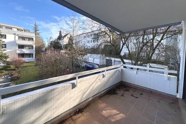 Helle 2-Zimmer-Wohnung in gefragter Halbhöhenlage mit Balkon und PKW-Stellplatz! – 70197 Stuttgart – Vorschaubild 3