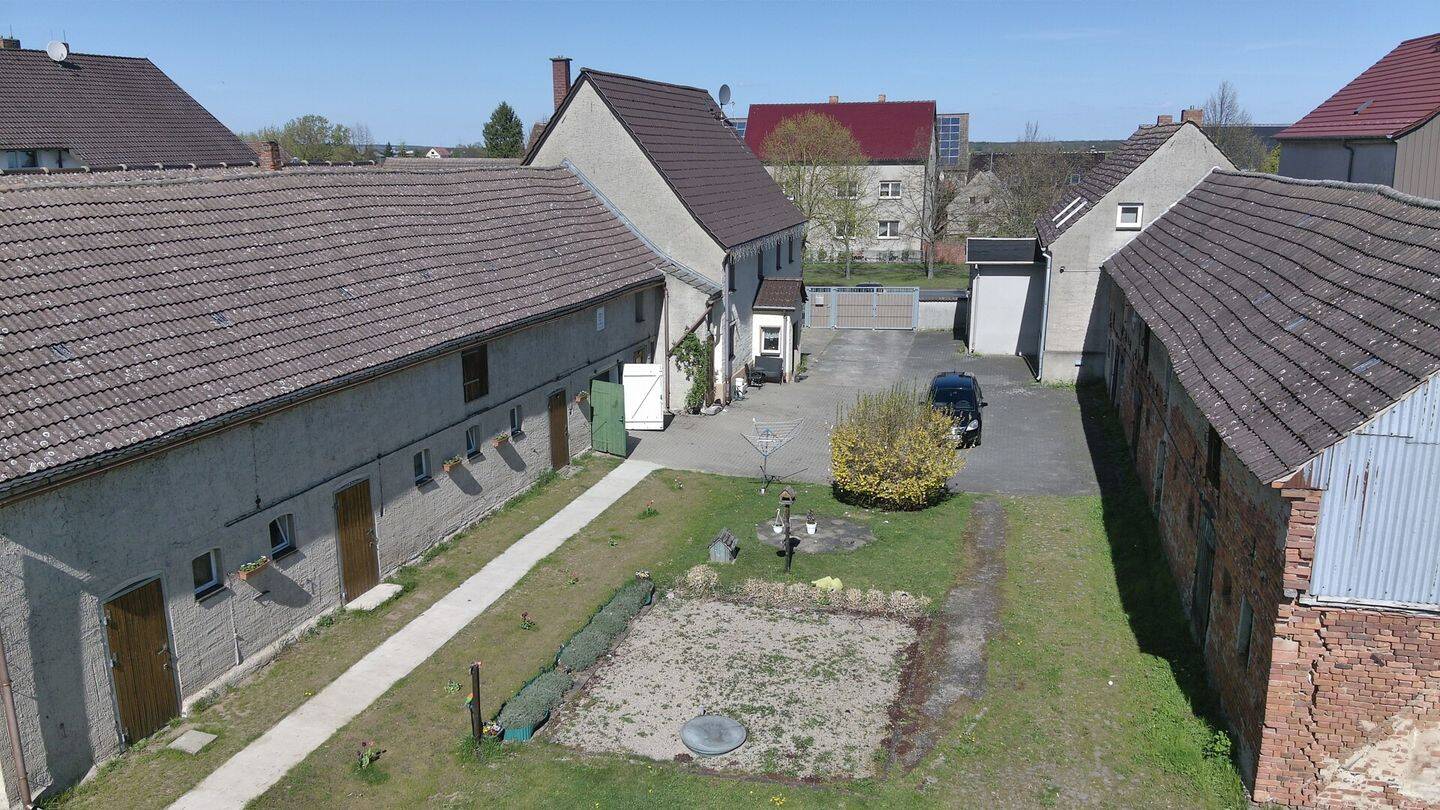 *Großzügiges Bauernhaus mit großem Garten und Wiesenflächen*, 6925 Annaburg