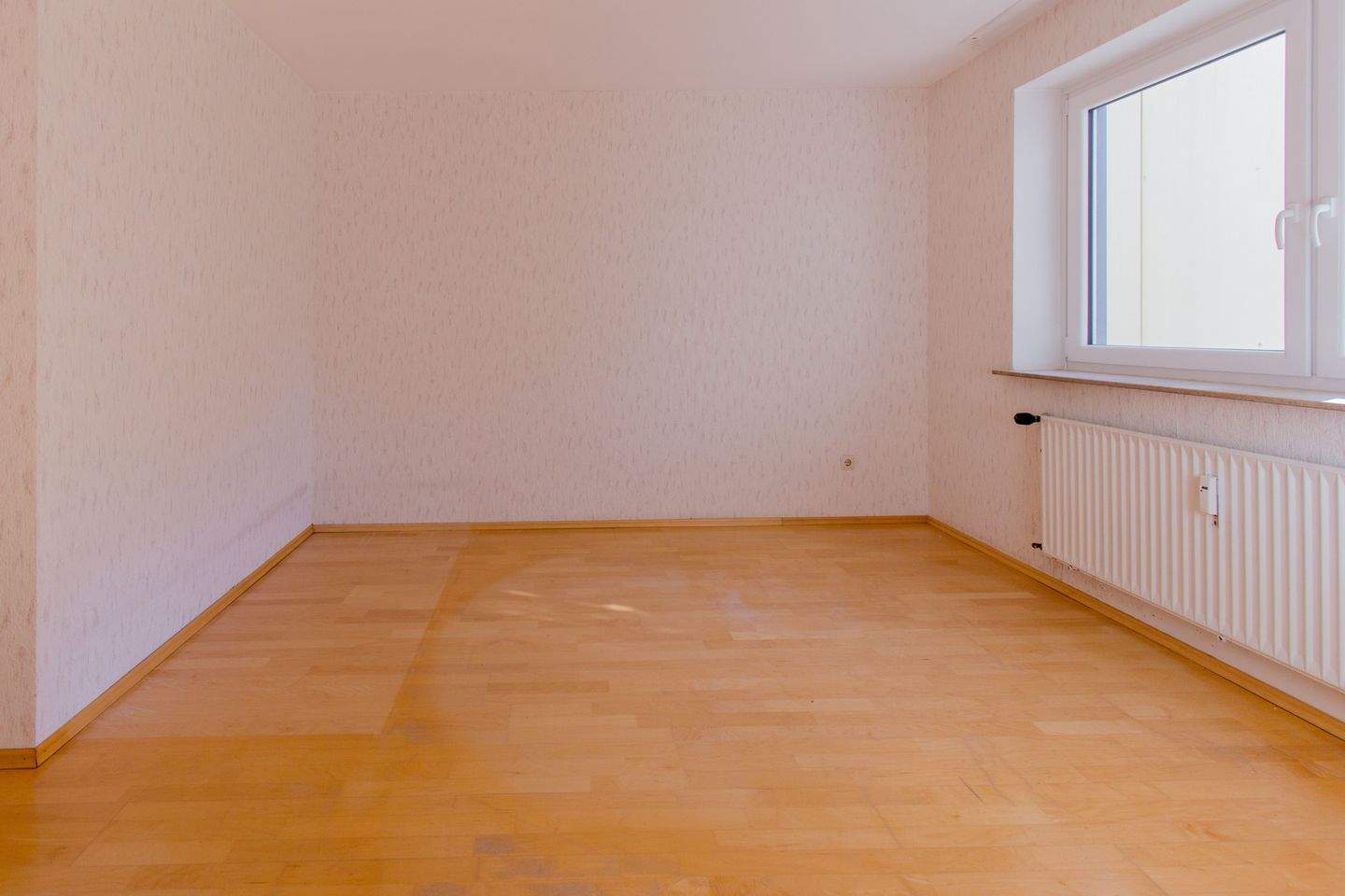 2,5-Zimmer-Wohnung in naturnaher Lage mit Loggia und eigener Garage, 31139 Hildesheim