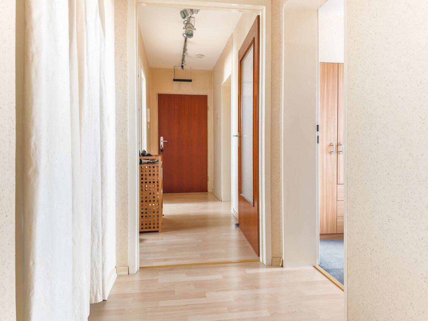 Wohnkomfort mit Weitblick: Helle 4-Zimmer-Wohnung mit Balkon und Aufzug, 31789 Hameln
