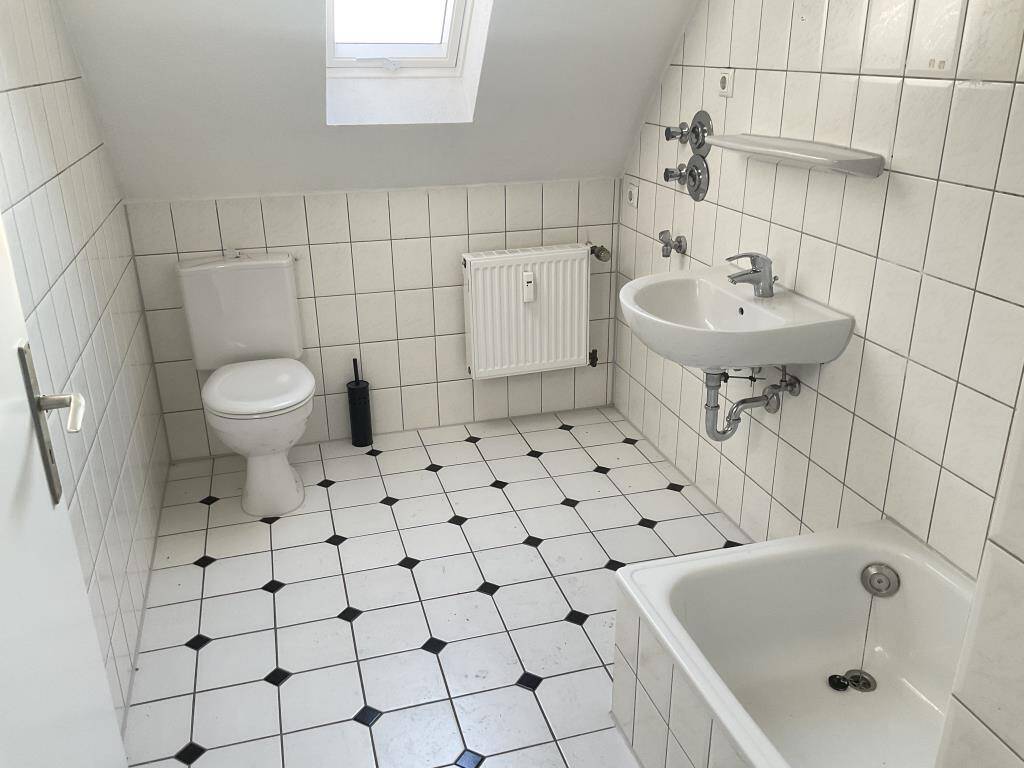 Für Junge und Junggebliebene. Tolle 2-Zimmer-Wohnung im 4. OG in Duisburg Ruhrort – 47119 Duisburg – Vorschaubild 3