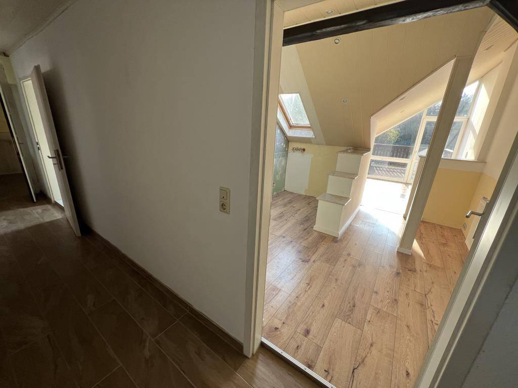 Mehrfamilienhaus mit Potential in zentraler Lage von Weida sucht Sie als neuen Besitzer!, 7570 Weida