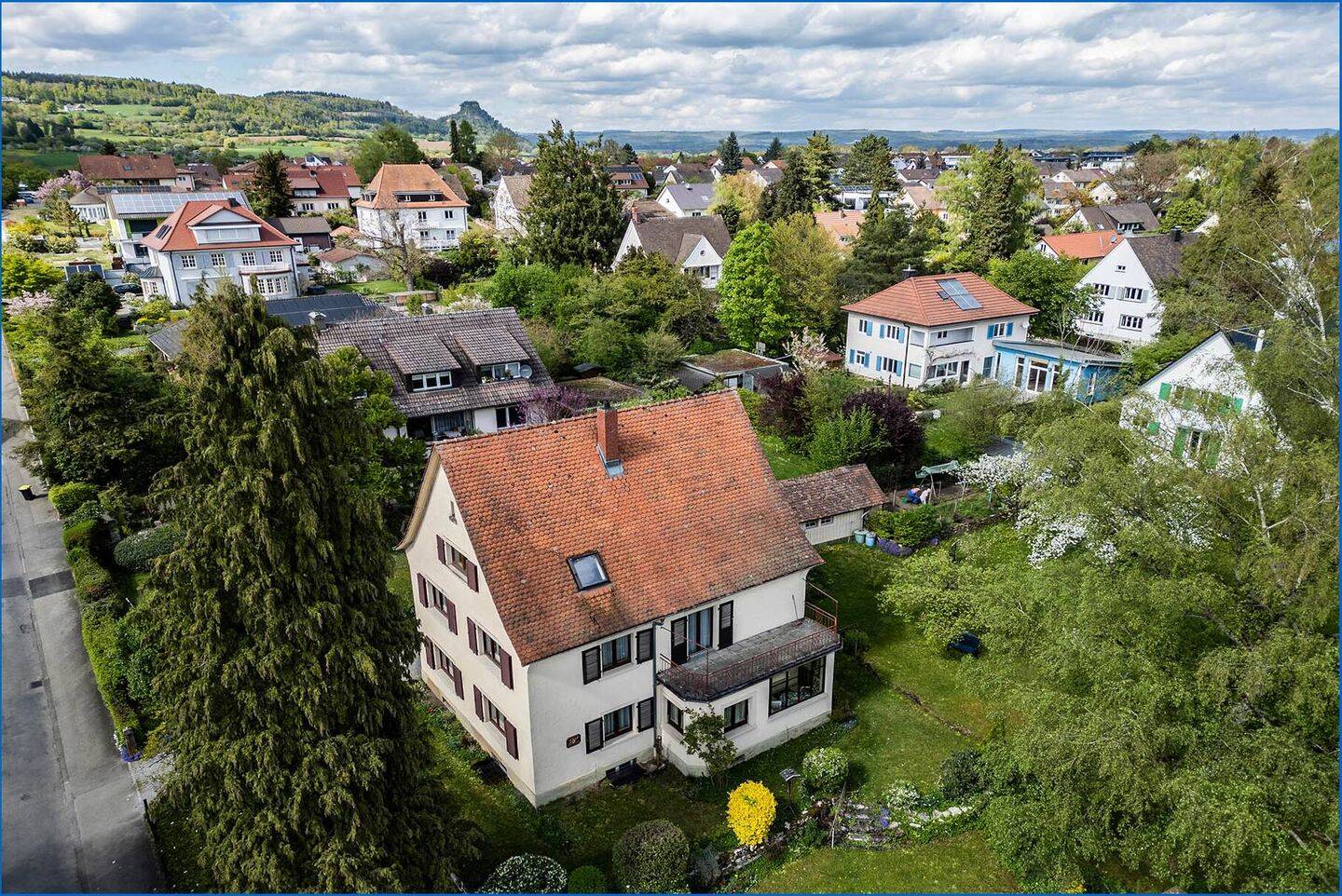 Singen-Nord, villenartiges Anwesen mit großem, idyllischen Grundstück in bester Lage!, 78224 Singen (Hohentwiel)