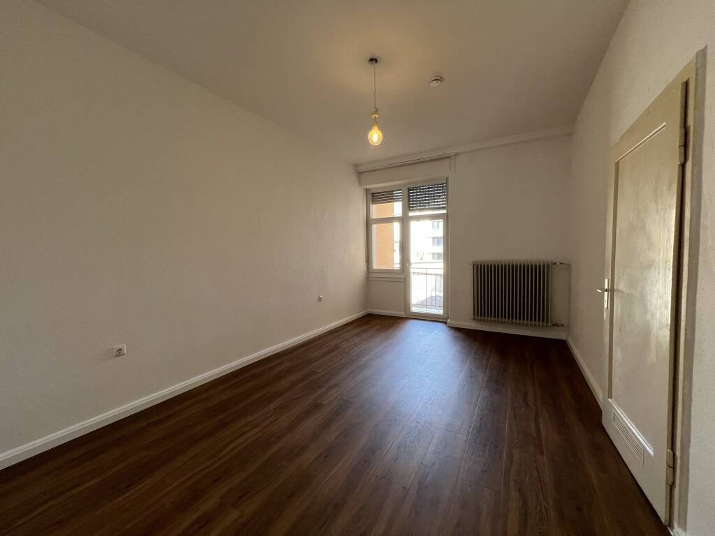 WGs aufgepasst! Gut geschnittene und frisch renovierte 5 Zimmer-Wohnung mit gleich 3 Balkonen in top Lage zu THM, JLU…, 35390 Gießen