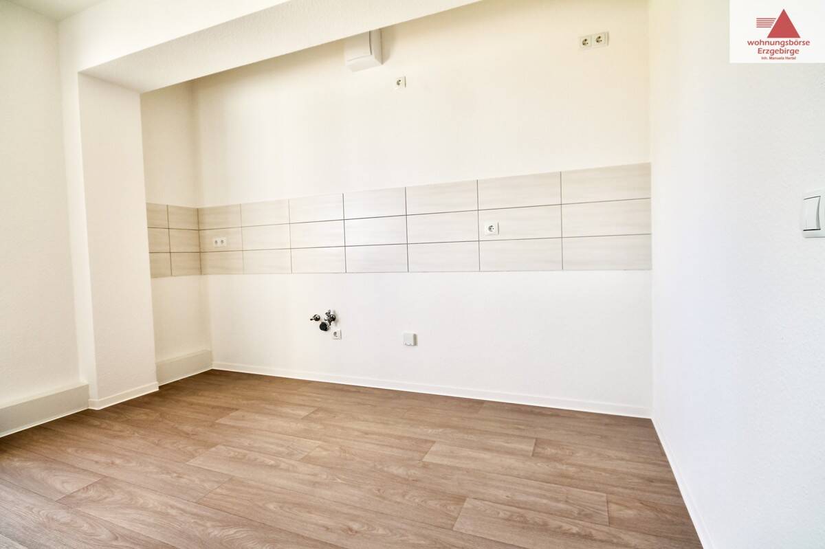 Moderne 3-Raum-Wohnung mit Balkon, Badewanne und Dusche zu vermieten!, 1774 Klingenberg
