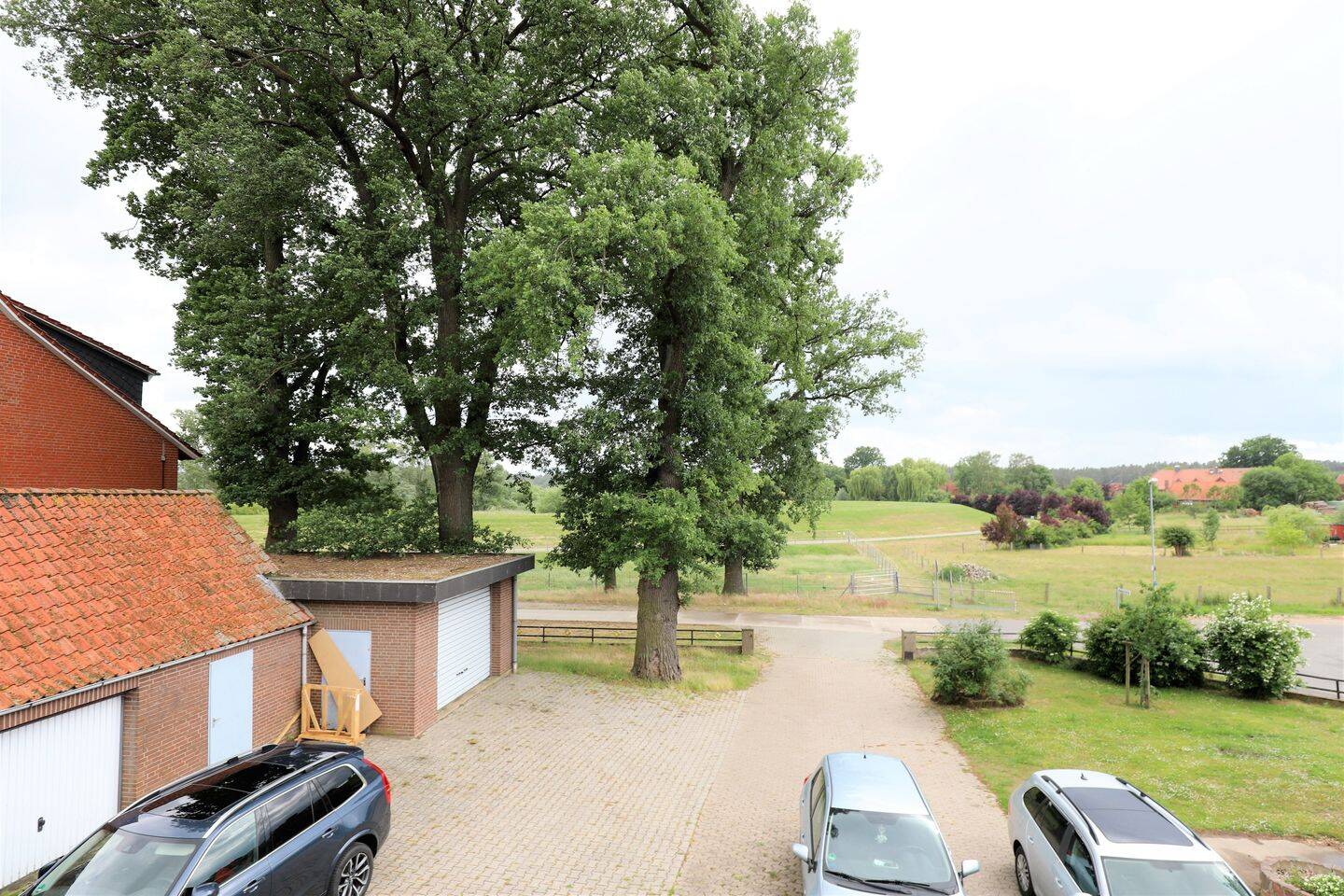 Wohnen wo andere Urlaub machen – Attraktives Zweifamilienhaus in direkter Deichlage an der Elbe, 21354 Bleckede