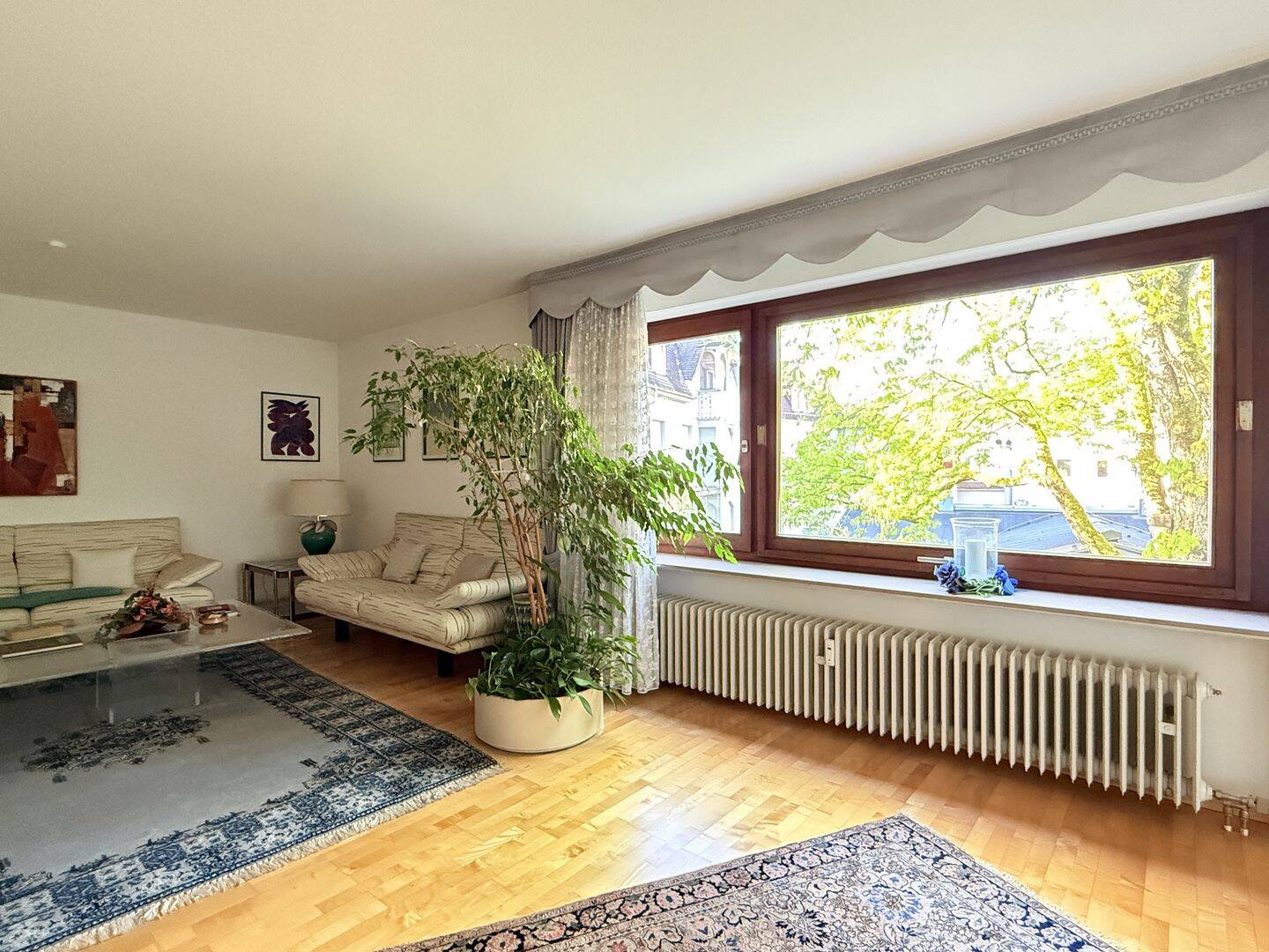 Großzügige Eigentumswohnung mit zwei Balkonen und Garage in Baden-Baden, 76534 Baden-Baden