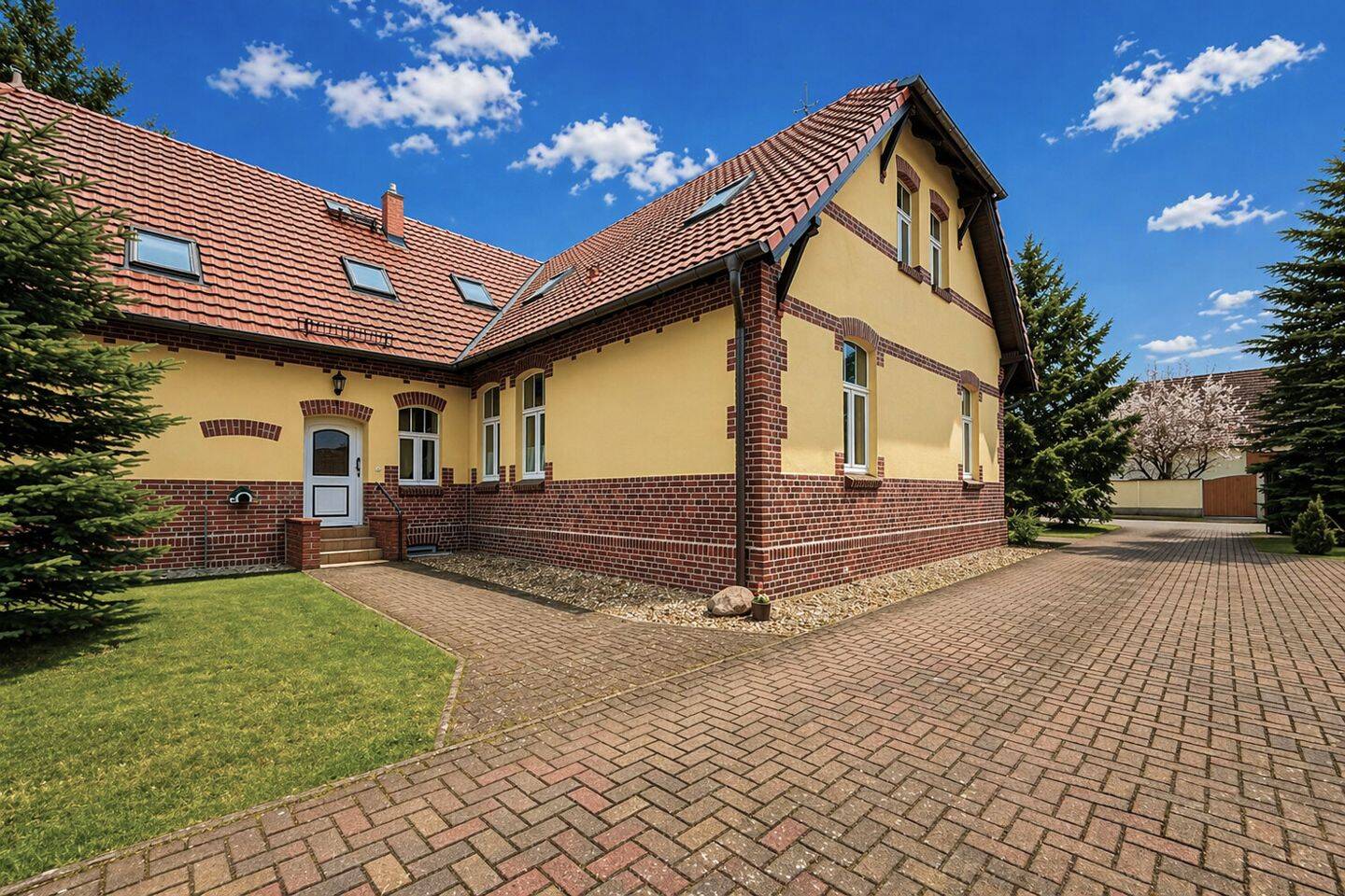 Aus Schule wird Zuhause – stilvoll saniert & einzigartig, 14774 Brandenburg an der Havel (Kirchmöser Mahlenzien Plaue)