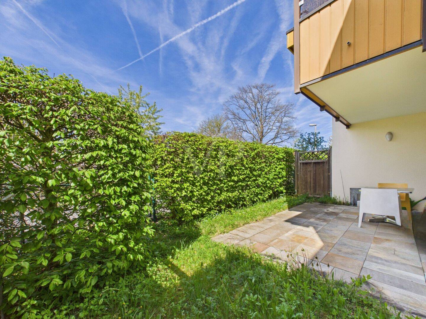 Gartenfeeling in Erlenstegen: Erdgeschoss mit Terrasse