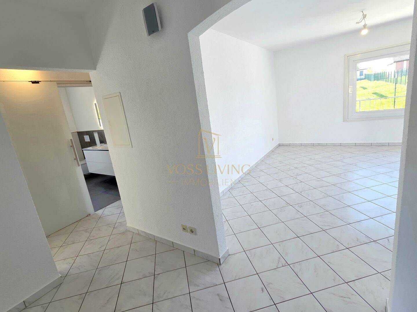 Einfamilienhaus mit ELW + genehmigter Gewerbefläche mit 4 Garagen, Traumgarten + großen Terrassen, 61206 Wöllstadt