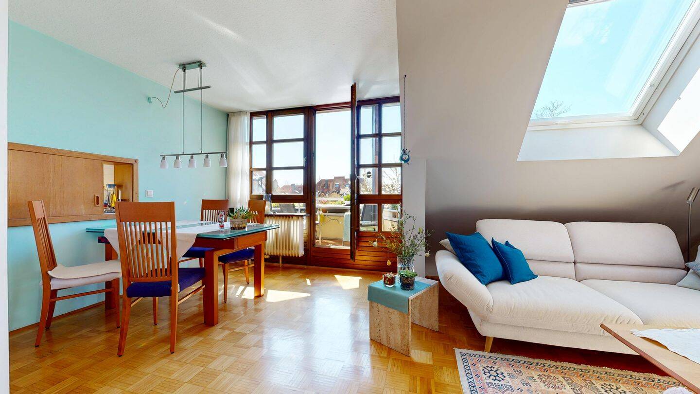 Attraktive Maisonette-Wohnung mit zwei Südbalkonen in Kirchheim, 85551 Kirchheim b. München