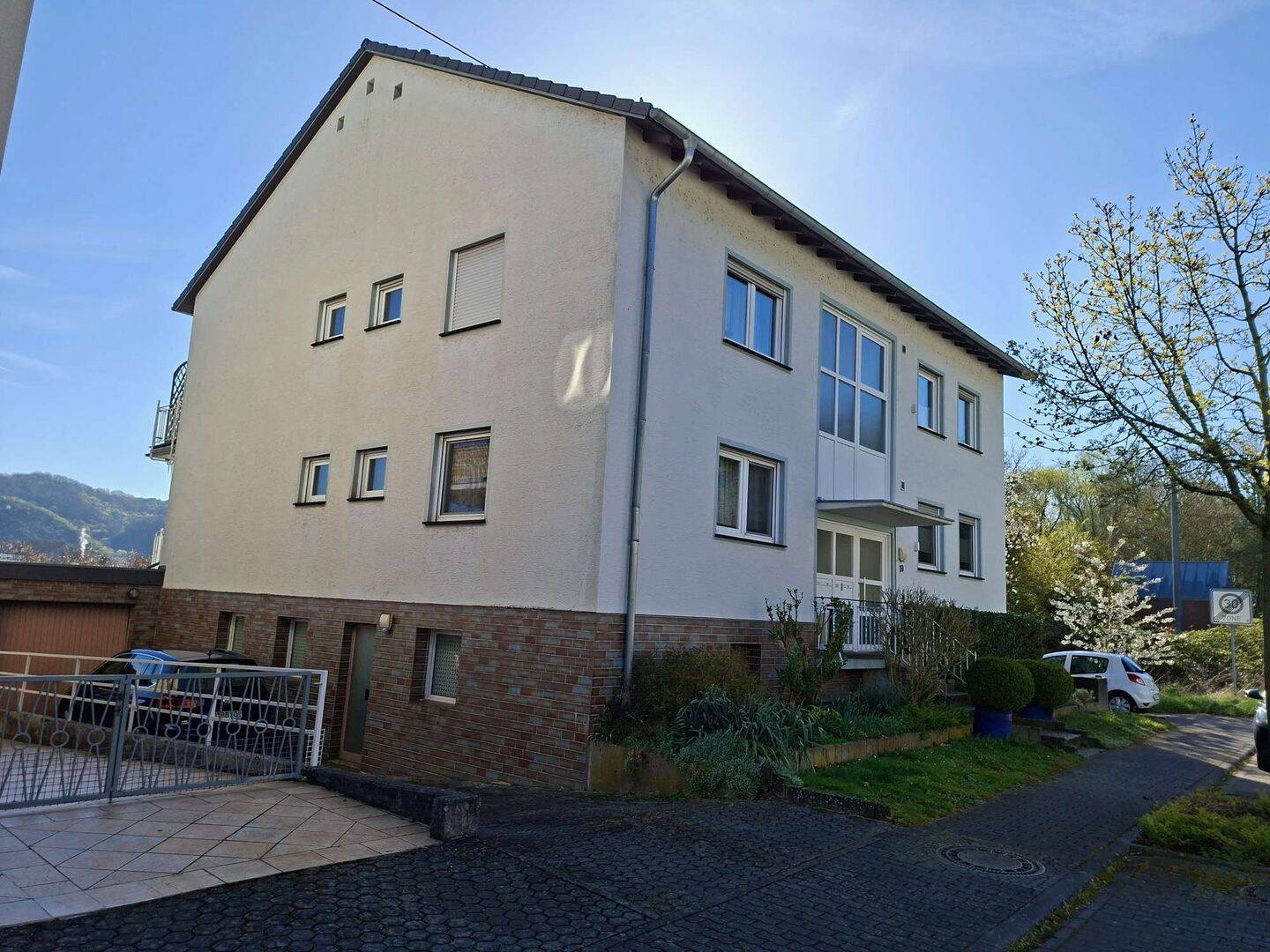 Wohnen mit Rheinblick-Zweifamilienhaus in toller Lage, 56075 Koblenz (Karthause Mitte Oberwerth Stolzenfels Süd)