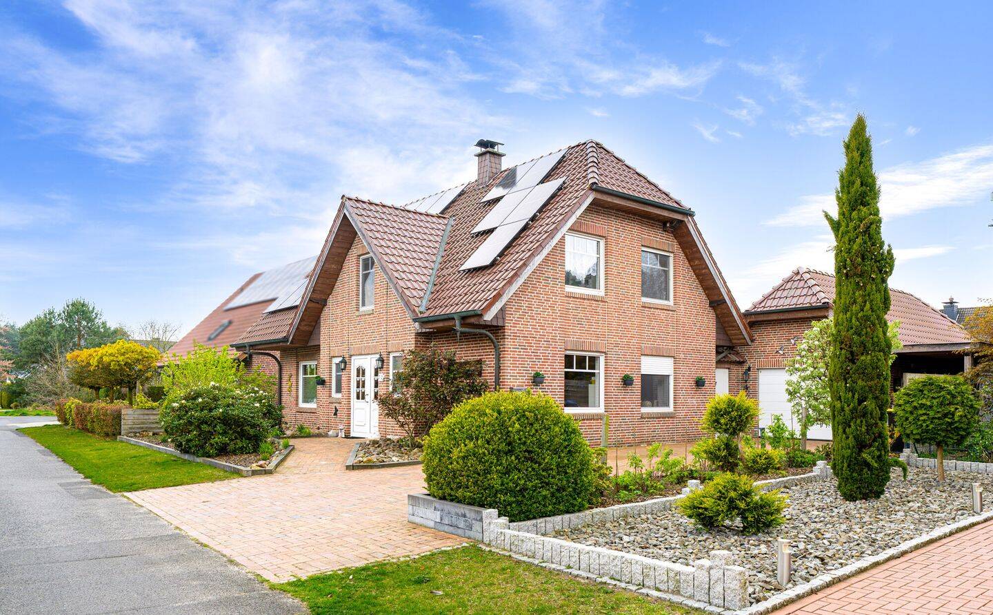 Energiegeladenes Einfamilienhaus mit Garage, Feldblick, PV-Anlage uvm. in Haselünne-Lohe, 49740 Haselünne