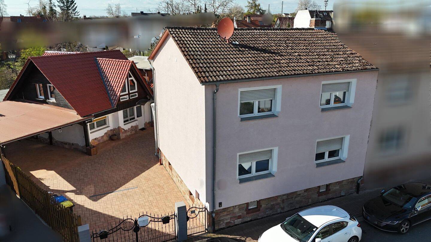 Liegenschaft mit Doppelhaushälfte und Hinterhaus mit 2 zusätzlichen Wohnungen in Bruchköbel Stadt, 63486 Bruchköbel