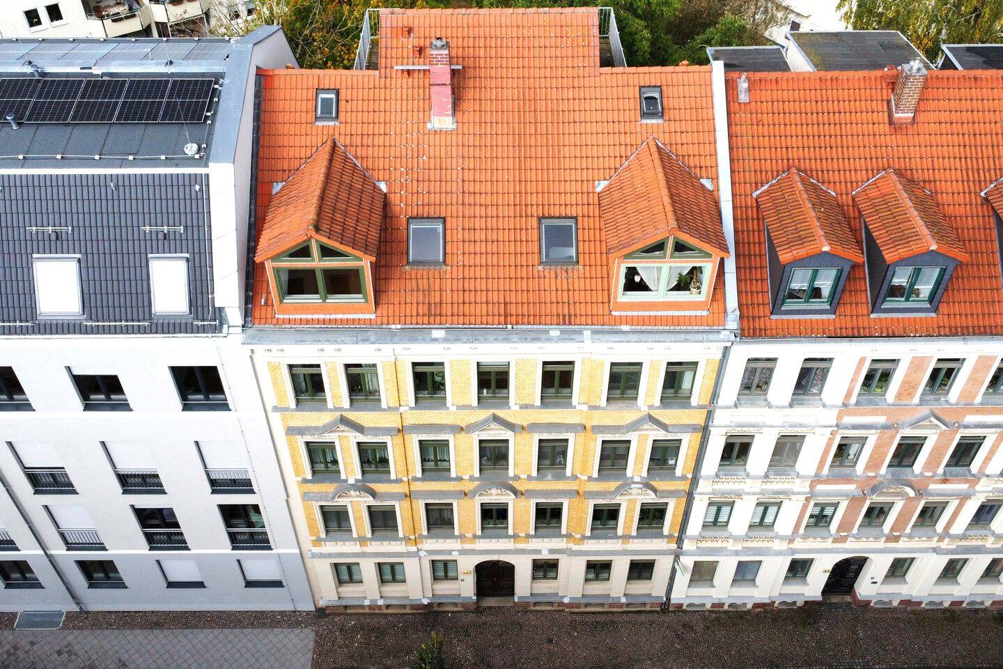 BESTANDSINVESTMENT IN GEFRAGTER LAGE | Solide vermietete 2-Raum-Wohnung mit Balkon – Leipzig – Bild 1 von 4