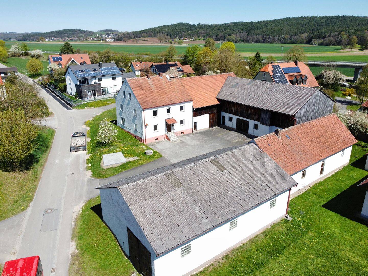 Hofstelle in Godlricht mit Nebengebäuden, 92256 Hahnbach