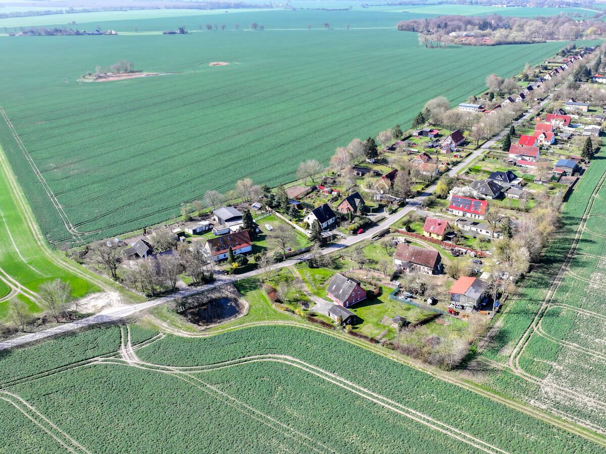 Einfamilienhaus // Feldrandlage // Ca. 2 km bis zum Wasser // Großes Grundstück // 5 Zimmer, 18445 Groß Mohrdorf