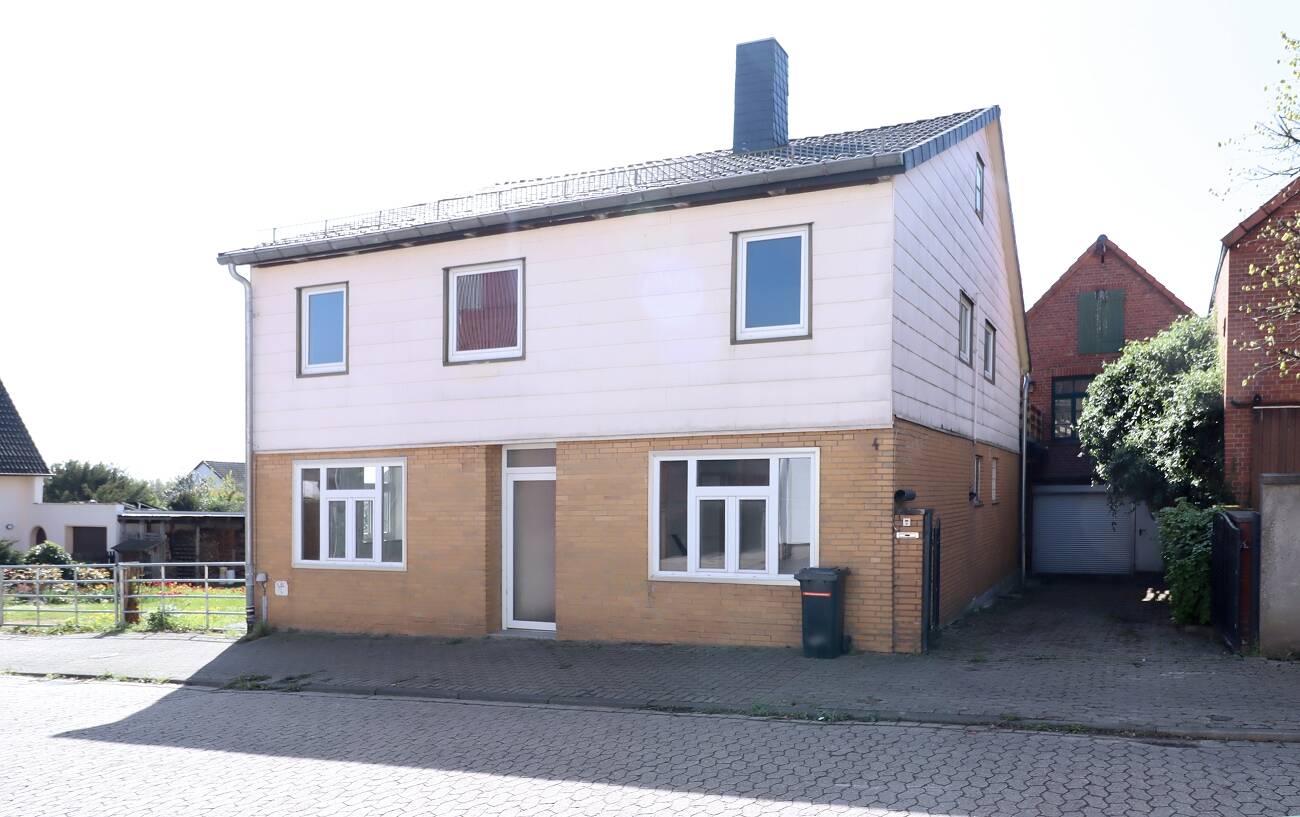 EFH mit separater Einliegerwohnung und großzügigem Nebengebäude, 31832 Springe