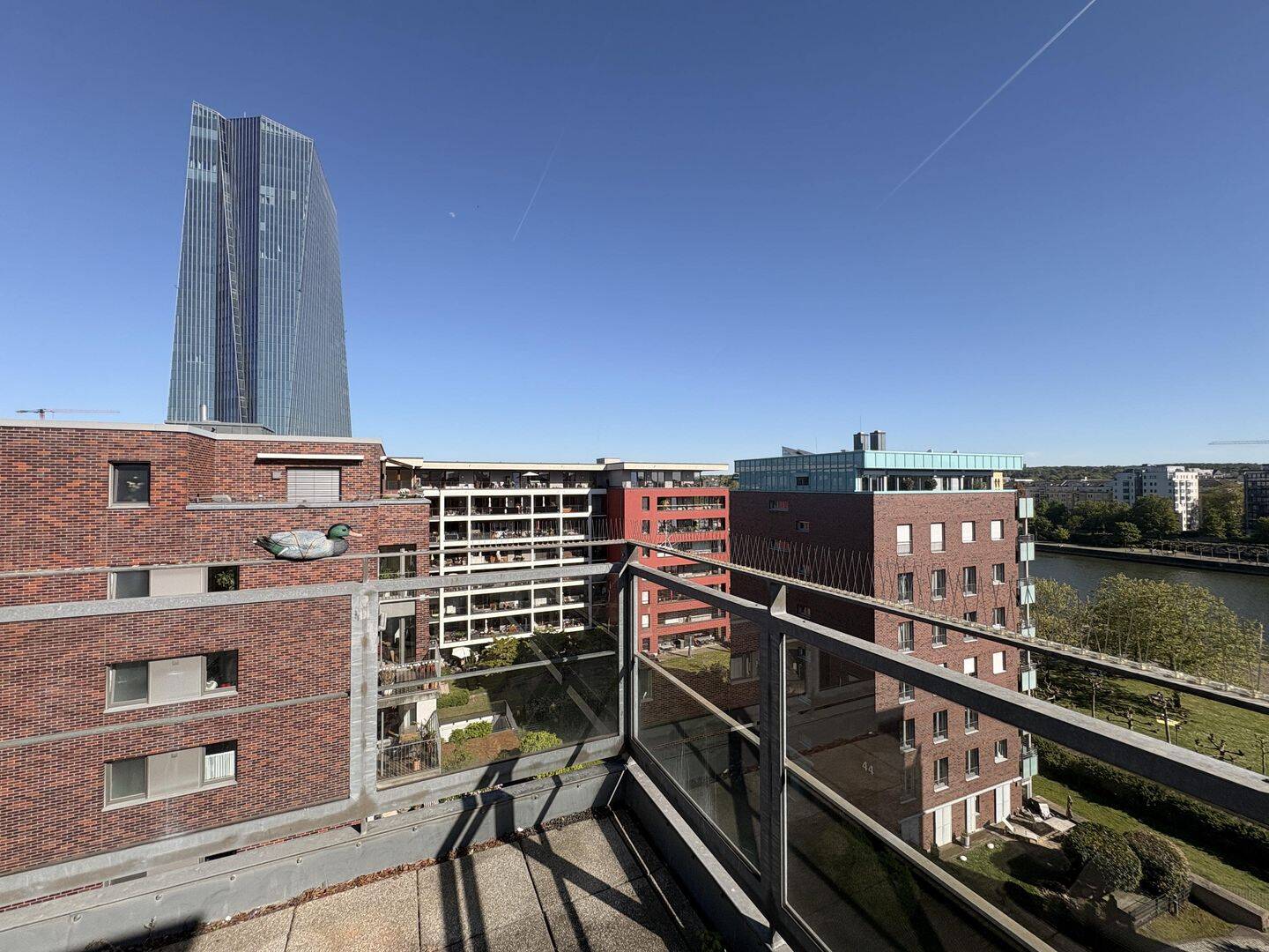 4-Zimmer-Luxus-Penthouse direkt am Main nahe EZB mit viel Privatsphäre, 60314 Frankfurt am Main (Fechenheim Ostend)