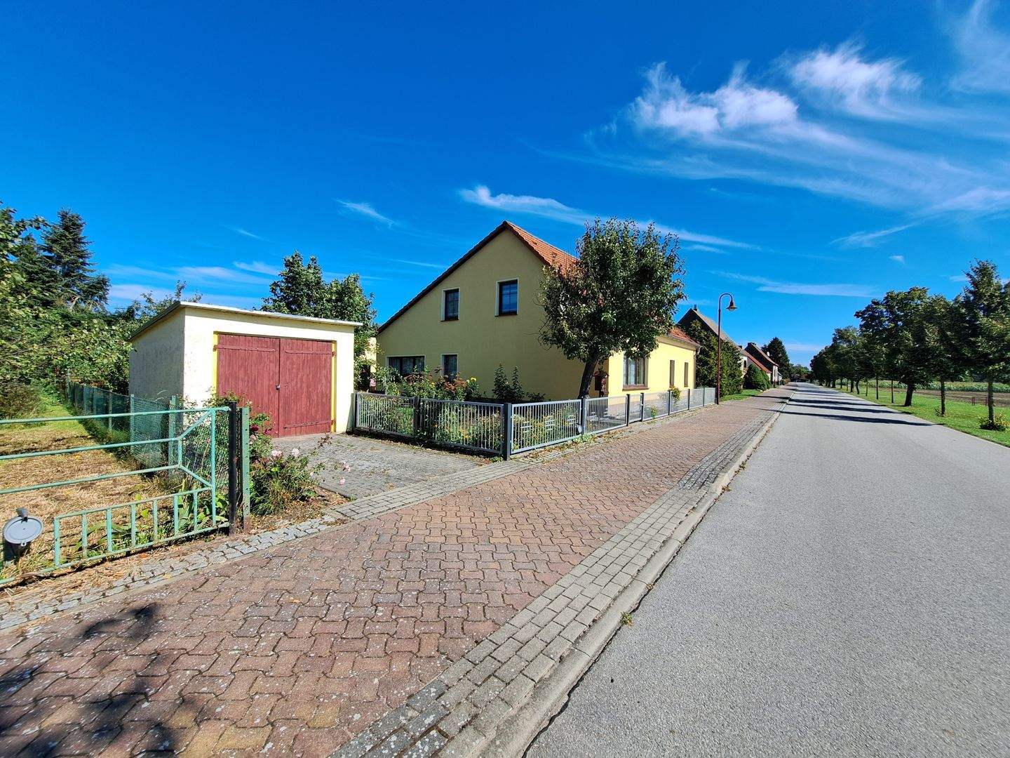 Charmante Hofstelle mit Wohnhaus, Nebengebäuden und großem Garten, 15324 Letschin