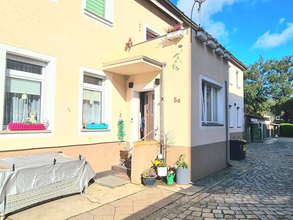 Ein- oder Zweifamilienhaus mit 180 m² Wohnfläche|7 Zimmer|4 Garagen|6 Stellplätze|696 m² Grundstück – 13086 Berlin – Vorschaubild 3