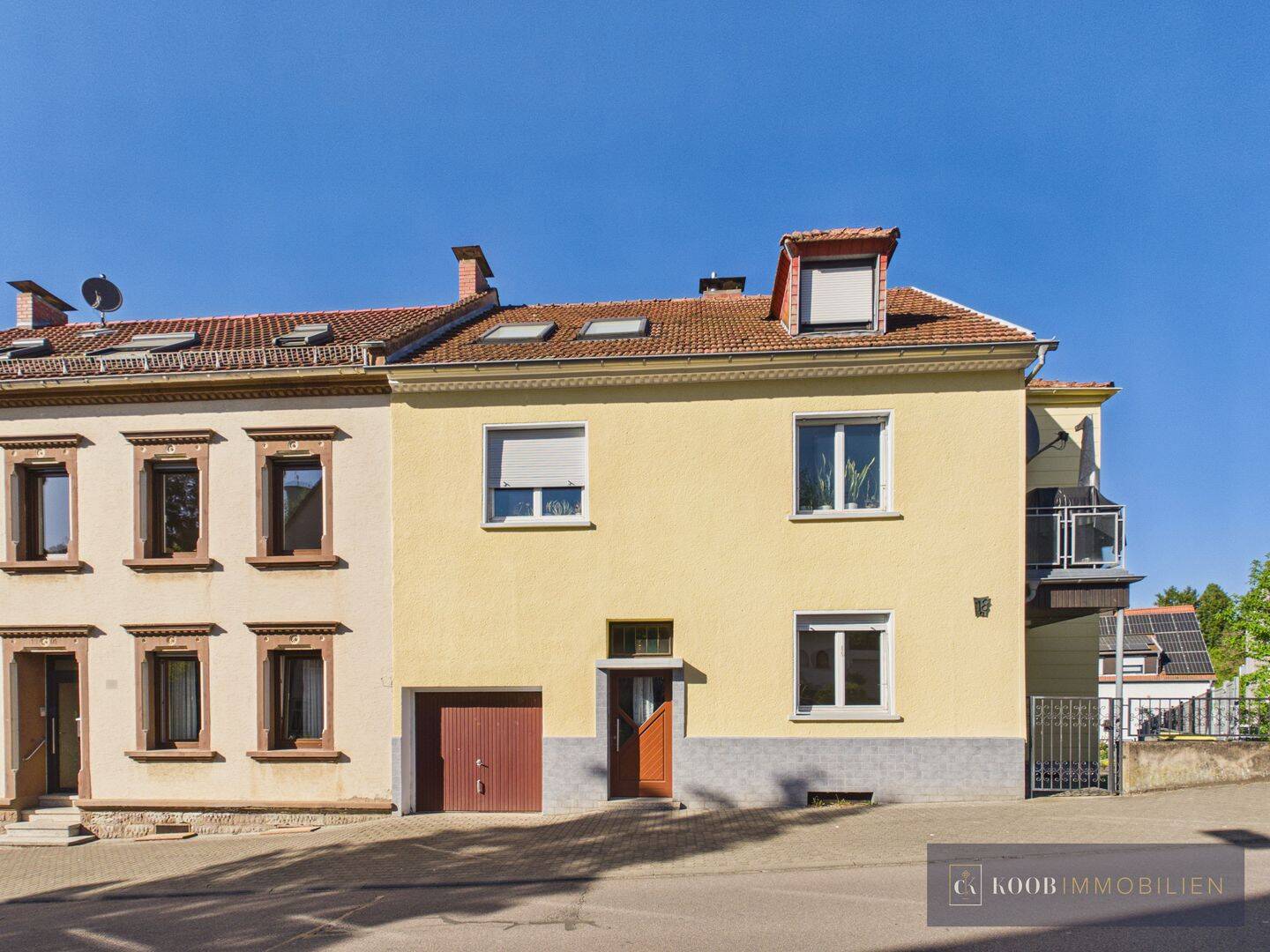 1-2 Familienhaus mit 2 Eingängen, Balkon & flexibler Nutzung in Bischmisheim, 66132 Saarbrücken