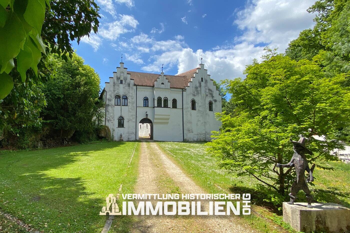 Saniertes Schloss in Bayern, Alleinlage – bis 160 ha Grund – Eigenjagd möglich, 92237 Sulzbach-Rosenberg