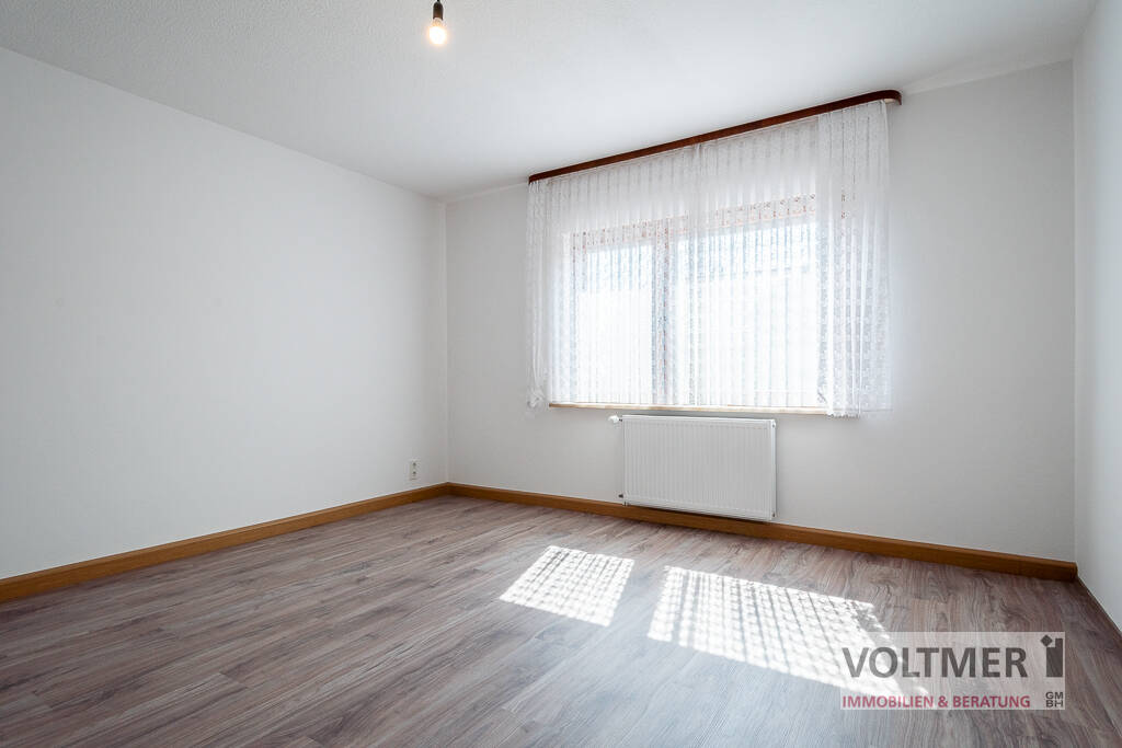 GEMÜTLICH – renovierte 3-Zimmer-Wohnung mit Stellplatz und Gemeinschaftsgarten in Neunkirchen!, 66538 Neunkirchen