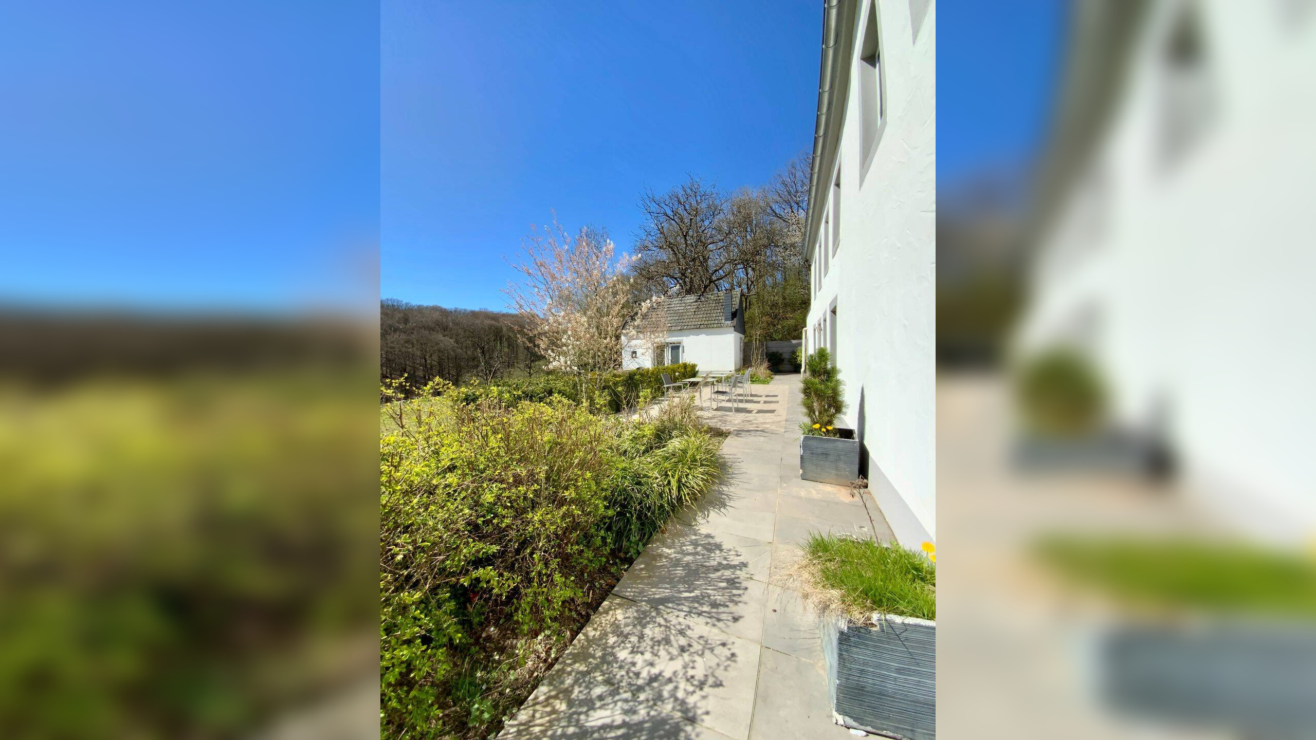 Traum zum Wohnen! Großes stillvolles Haus in sehr ruhiger einmaliger Alleinlage für permanente Bewohnung genehmigt, ca. 1,5 Ha Grundstück arrondiert m, 54673 Muxerath