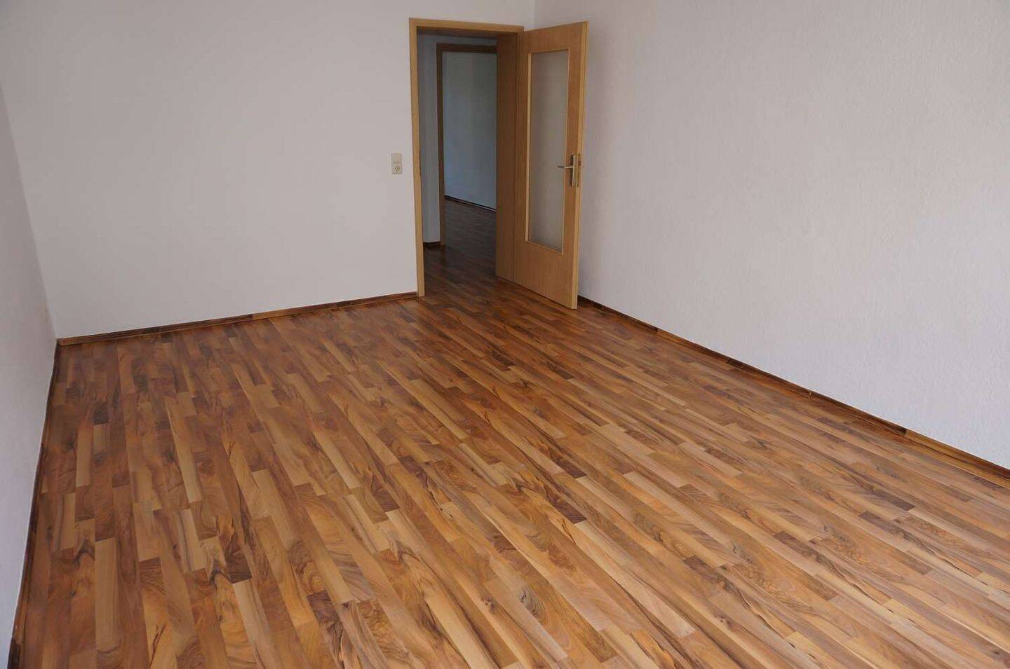 2. OG / Balkon und Laminat / EBK inkl. – frei ab 1.8.26