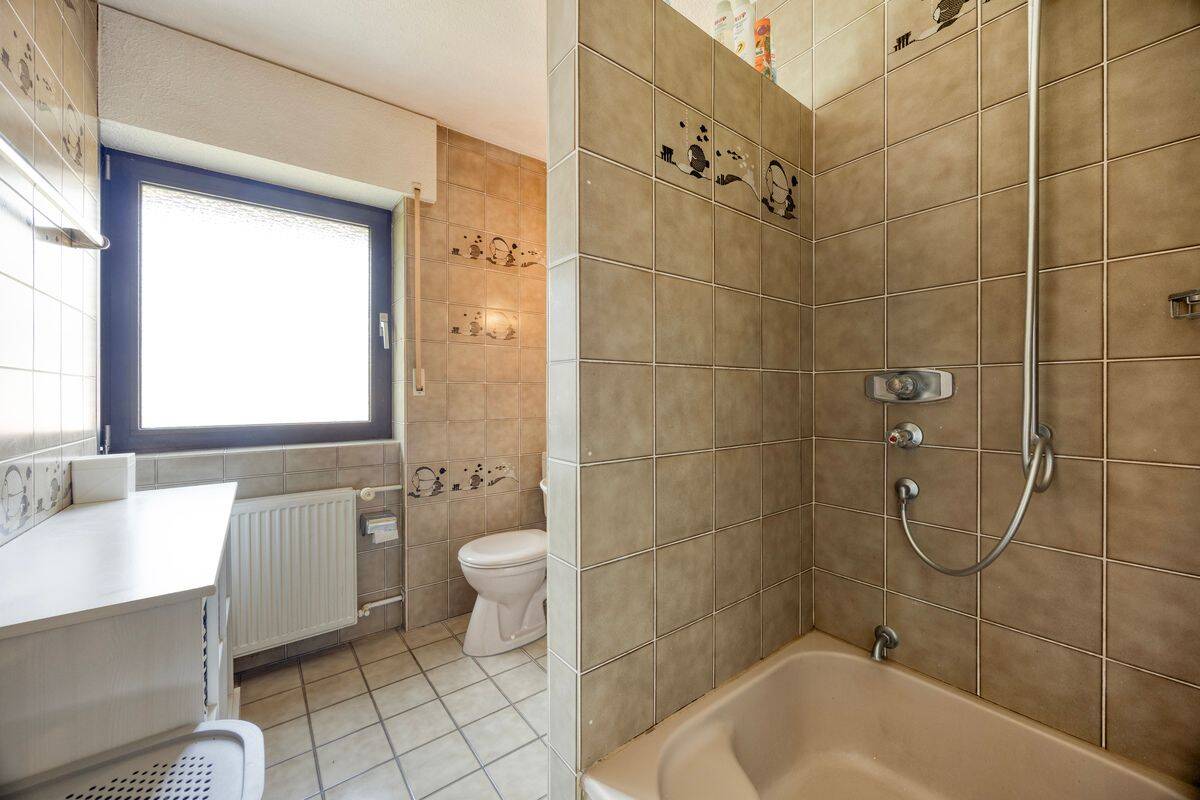 Familienfreundliches Reihenmittelhaus mit Garten und Dachstudio in Hürth-Hermülheim, 50354 Hürth