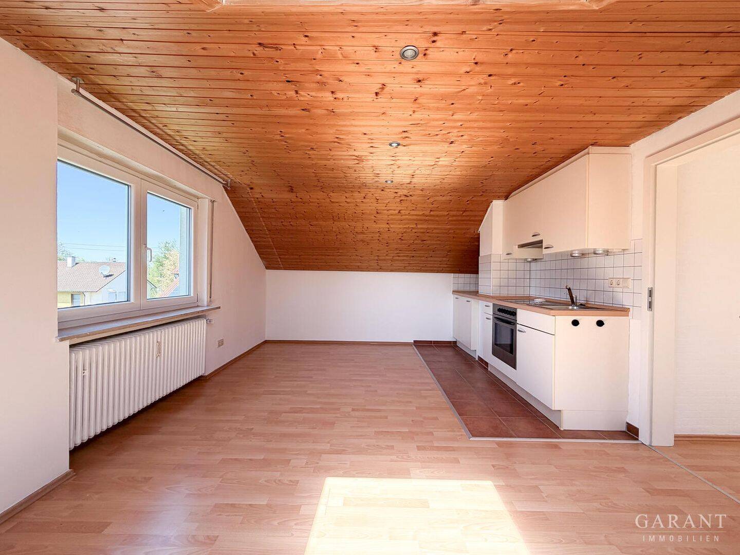 Lichtdurchflutete Dachgeschoss-Wohnung in ruhiger Lage!, 71397 Leutenbach