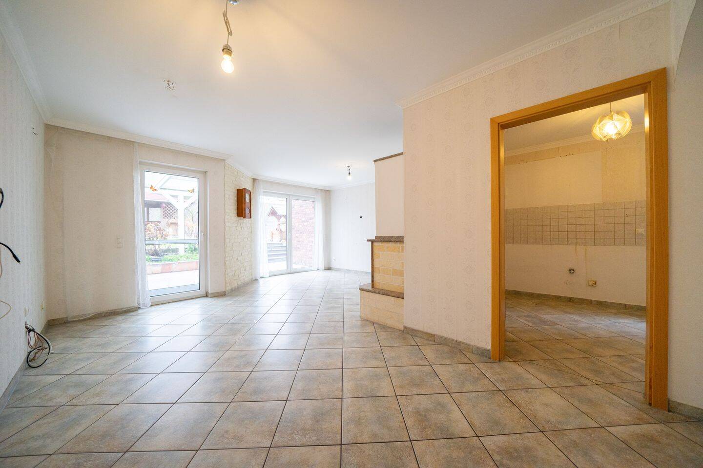 Rundumpaket aus 2003! Großzügiges Mehrgenerationenhaus mit Sauna, Kamin, Garten und Garage in Hürth, 50354 Hürth