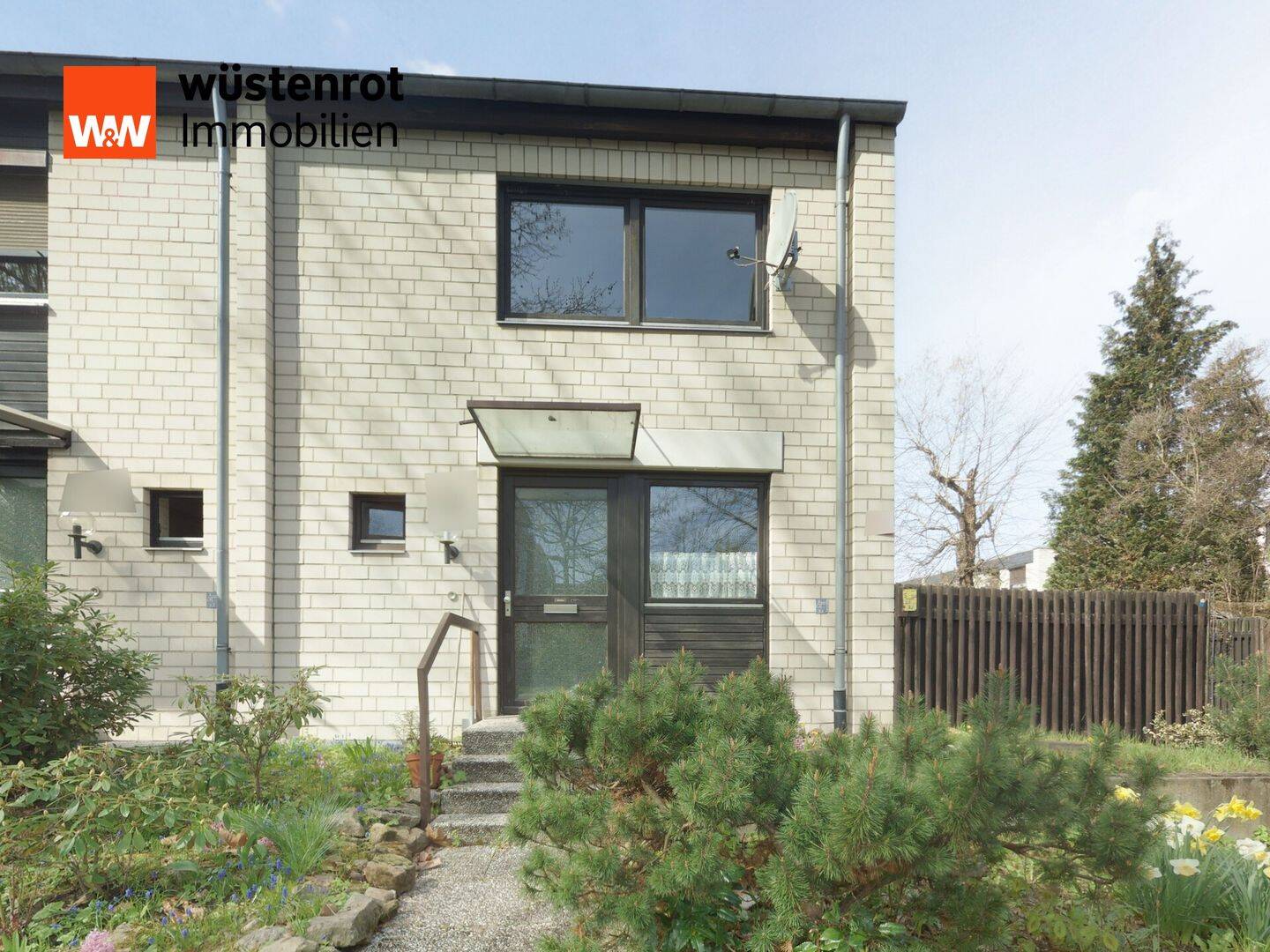 Familienfreundliches Reihenendhaus mit Garten, Keller & Garage in Hannover-Wettbergen, 30457 Hannover