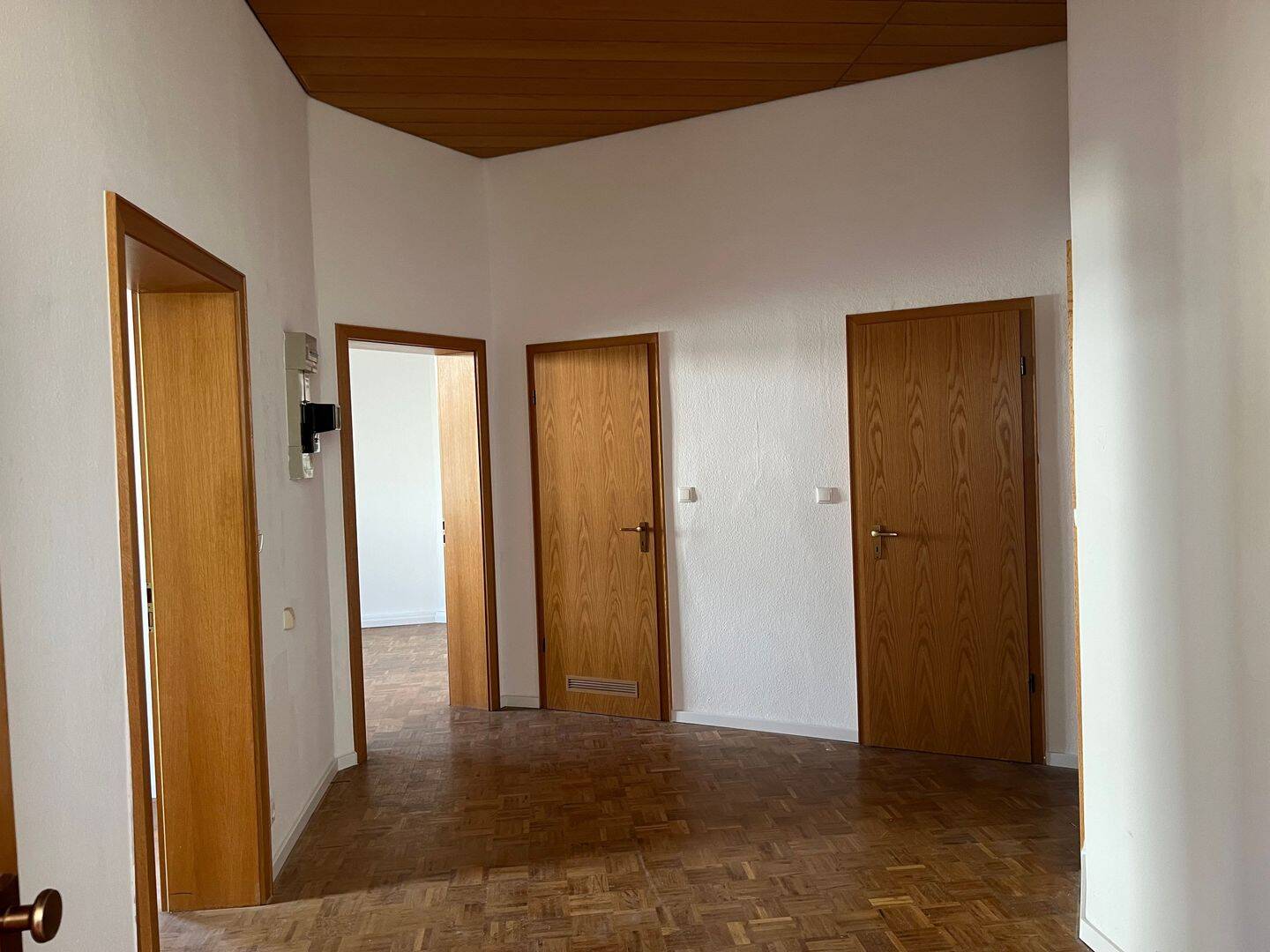 Großzügige 3,5-Raum Wohnung mit Einbauküche und Balkon in Duisburg-Dellviertel – 47051 Duisburg – Vorschaubild 4