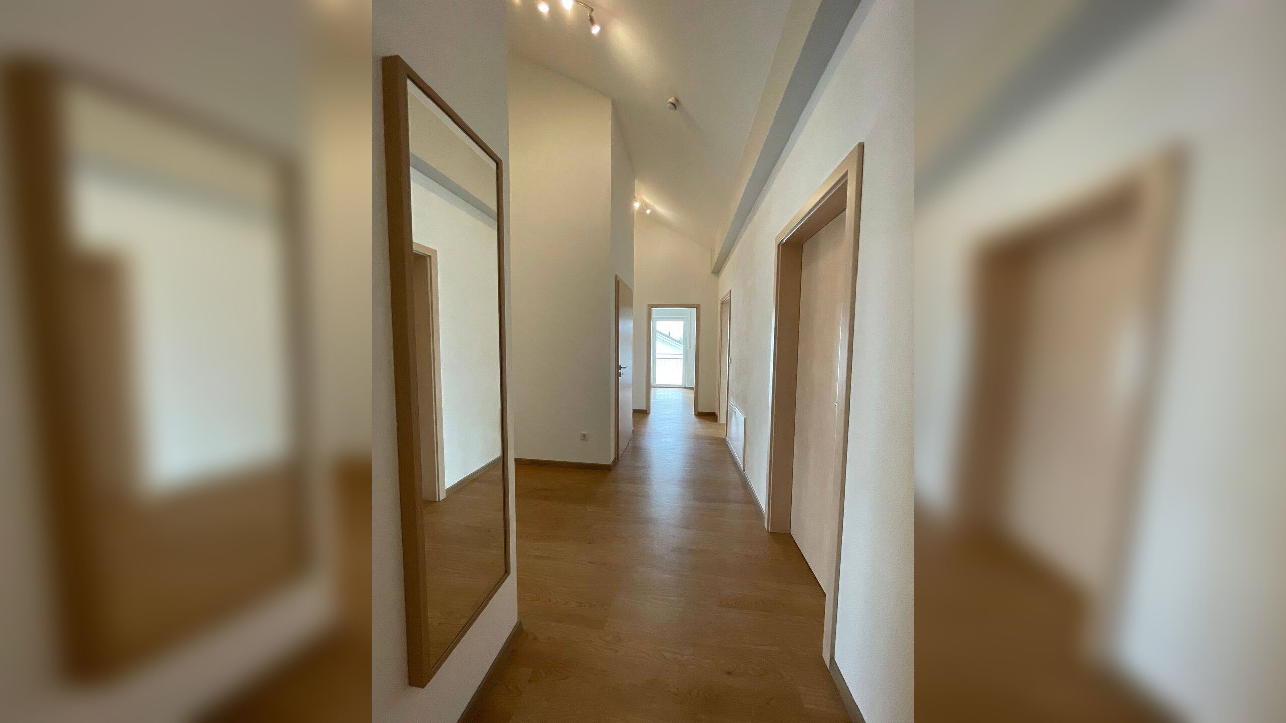 Familienglück unterm Dach: Moderne Wohnung mit Bergblick und viel Platz zum Wohlfühlen, 83026 Rosenheim (Aising Happing Pang Süd)