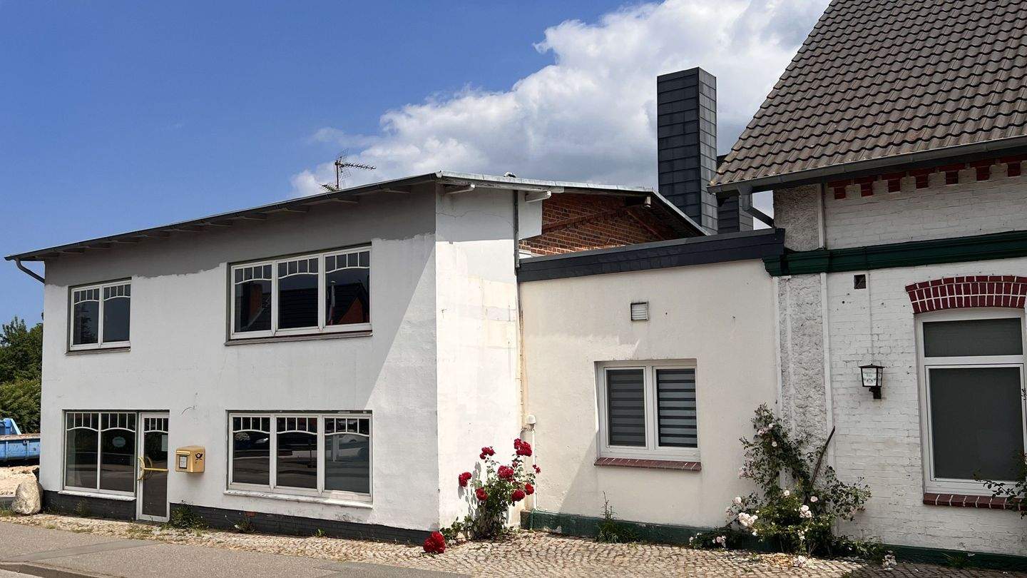 Vielseitig nutzbares Objekt mit Wohnhaus, Gewerbeeinheit und großzügiger Produktionsfläche, 24329 Rantzau