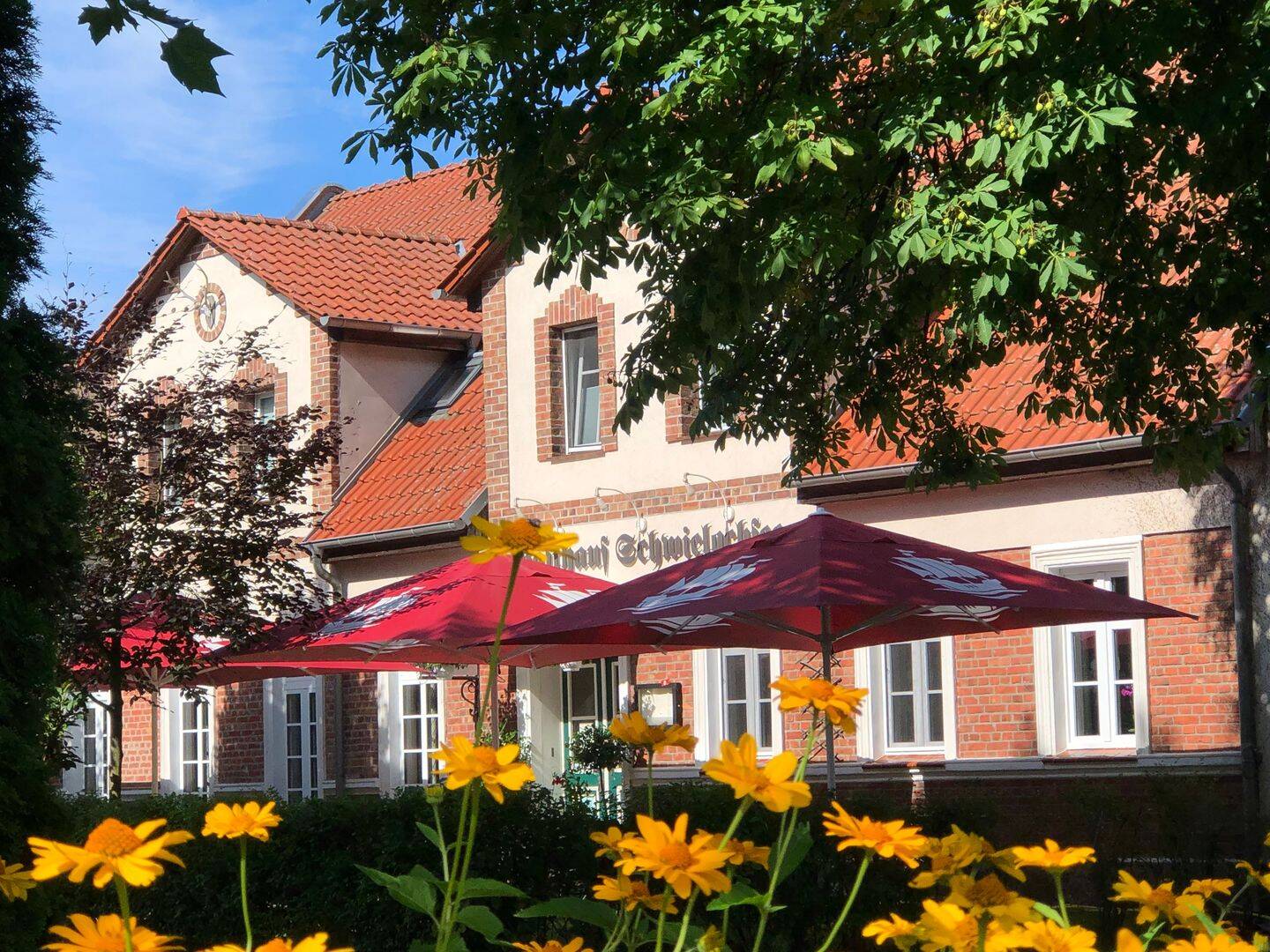 Charmantes Gasthaus mit Wasserblick – Stilvoll saniertes Schmuckstück am Schwielochsee, 15848 Friedland
