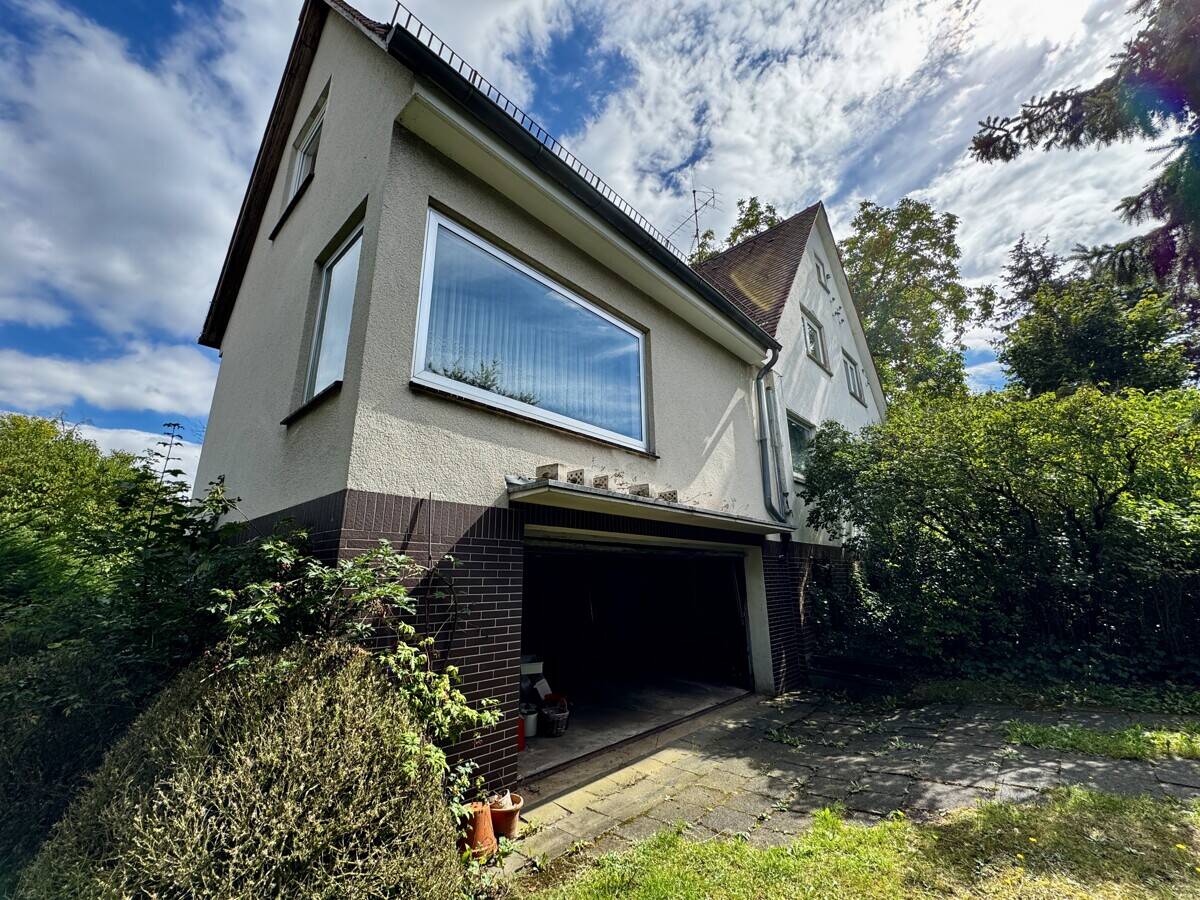 Einfamilienhaus mit ehem. Praxis auf einem 1.304 m² großen Grundstück in Kassel-Oberzwehren!, 34132 Kassel (Bad Wilhelmshöhe Brasselsberg Niederzwehren Nordshausen Oberzwehren)