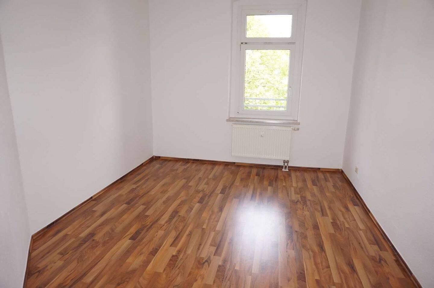 2. OG / Balkon und Laminat / EBK inkl. – frei ab 1.8.26 – Chemnitz – Vorschaubild 3