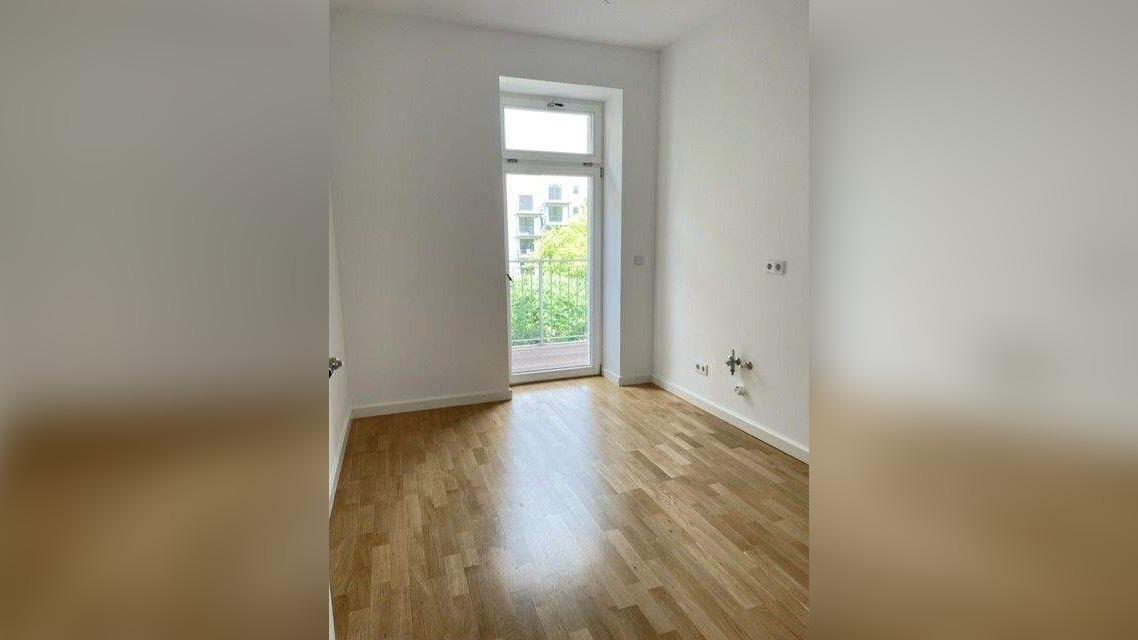 ATTRAKTIVE WOHNUNG mit PARKETT, FUßBODENHEIZUNG, BALKON, EBK, GÄSTE WC SOWIE MODERNEM BAD!!! – Chemnitz – Vorschaubild 3