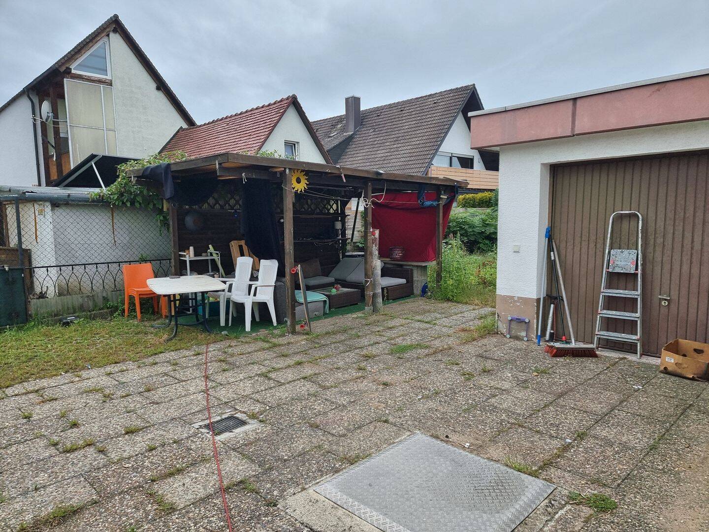 Großes Einfamilienhaus mit Garage und viel Potenzial, 76189 Karlsruhe (Daxlanden Grünwinkel Knielingen Mühlburg Oberreut)