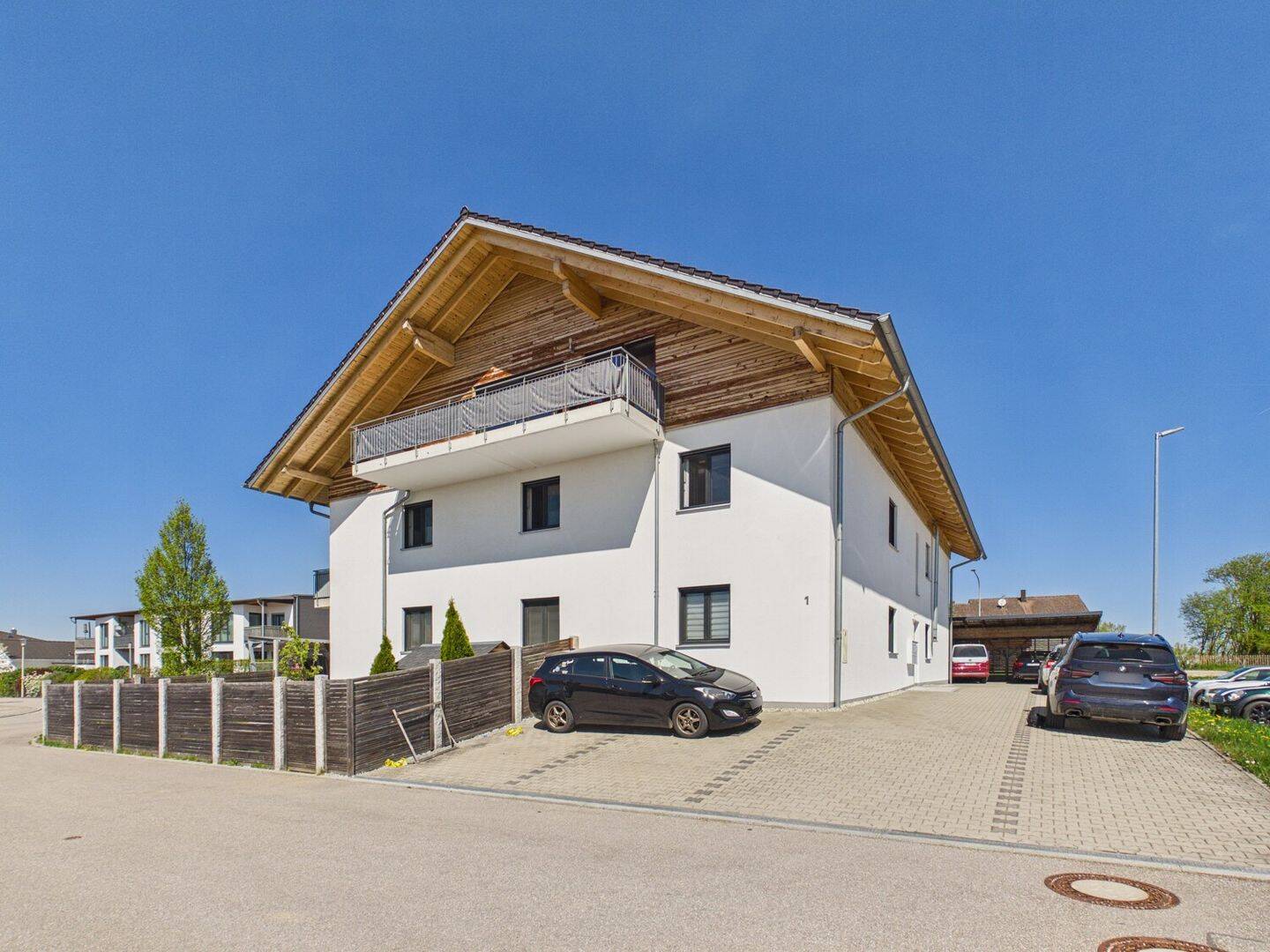 Stil, Charakter, Ausstrahlung!   Moderne 3-Zimmer-Wohnung mit Sichtdachstuhl und Lift in Adlkofen!, 84166 Adlkofen
